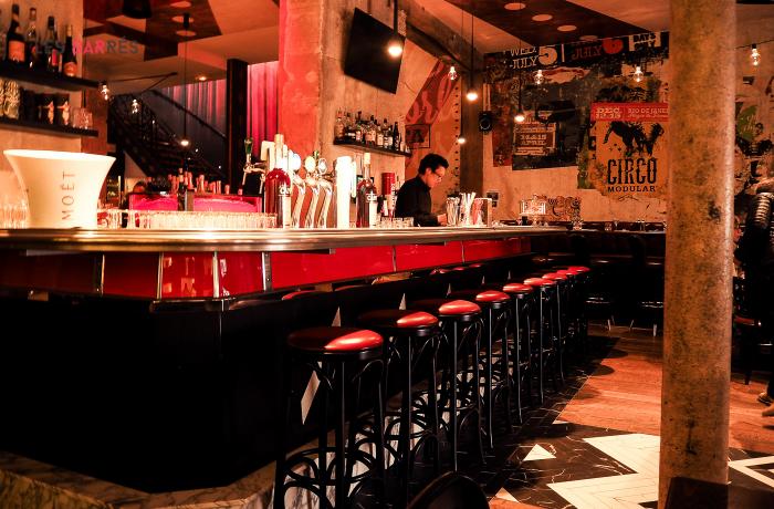 Le Restaurant le Cirque à Paris 4 - Le bar d'en bas côté entrée