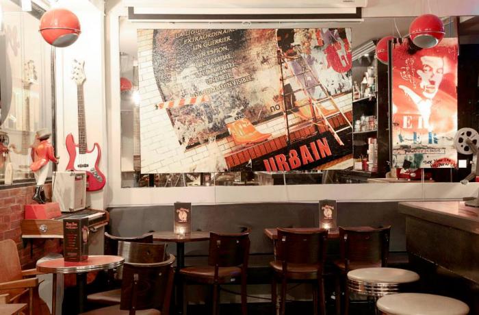 Le Bar-Pub la Légende Bar à Paris 17 - Le côté du bar