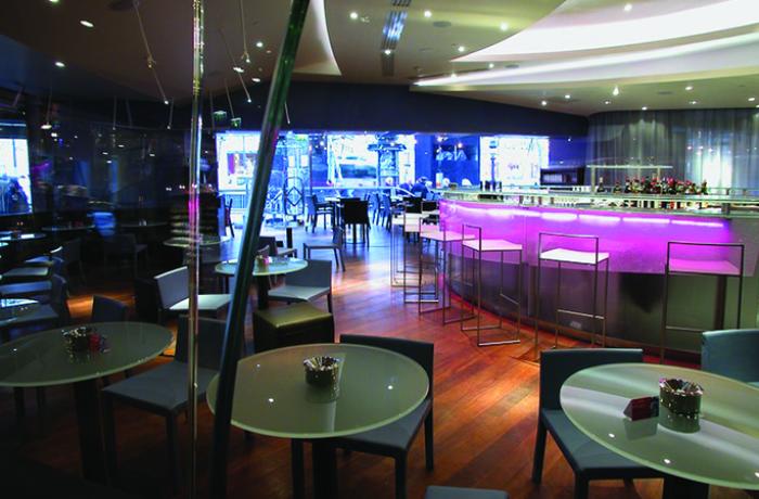 Le Bar-Restaurant le Complexe Drugstore à Paris 8 - La totalité de l'établissement