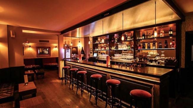 Le Bar-Pub l'Infinito Bar à Neuilly-sur-Seine -  Le bar