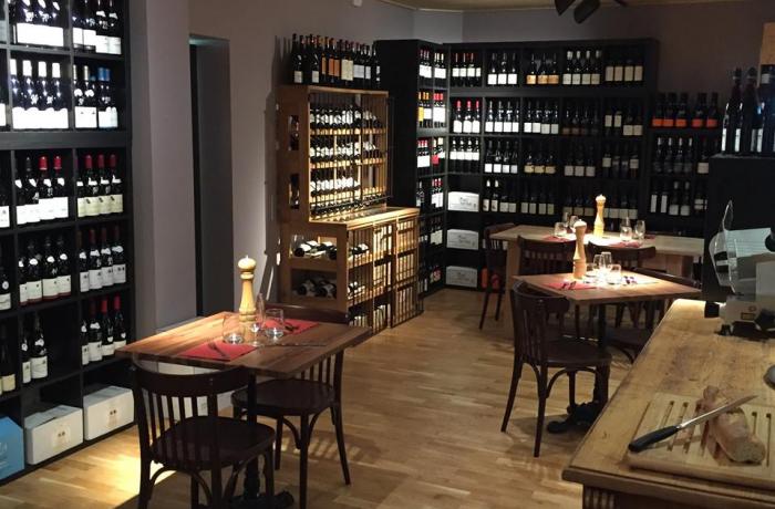 Le Bar à vins les domaines qui montent à Bruxelles - La cave à vins