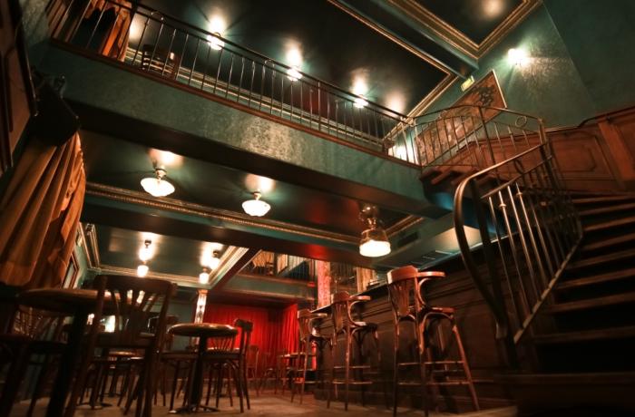 Le Bar-Club Chez Madame Arthur à Paris 18 - Le rez-de-chaussée