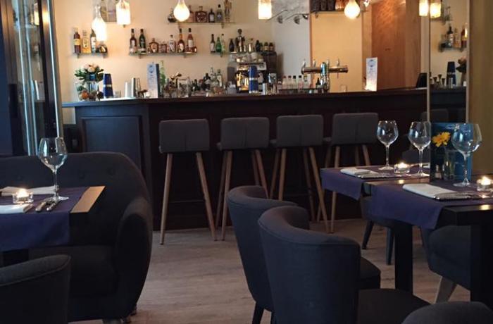 Le bar à cocktail le Fleur Bleu à Paris 6 - La totalité de l'établissement