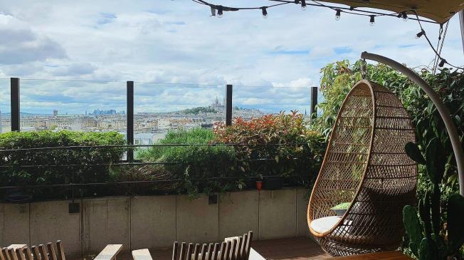 Rooftop avec une vu sur Paris