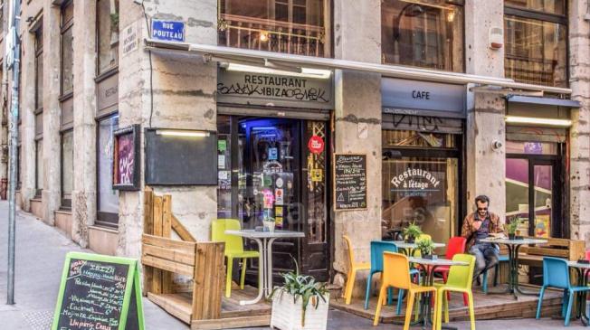 Bar Ibiza Coffee Lounge à Lyon - Réserver avec LesBarrés