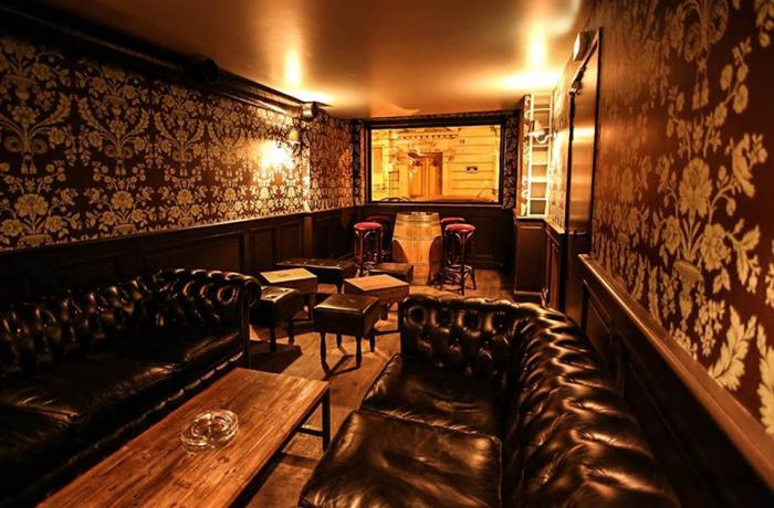 Le Bar-Pub l'Infinito Bar à Neuilly-sur-Seine -  Le fumoir