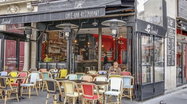 Le Bar-Restaurant l'Eventail à Paris 11 - La devanture