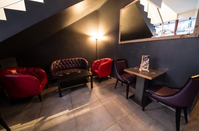 Le Bar-Pub l'Atelier 110 à Paris 3 - Sous l'escalier