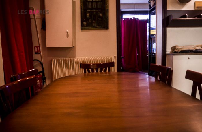 Le Restaurant le Desvouges à Paris 5 - La grande table de la salle du fond