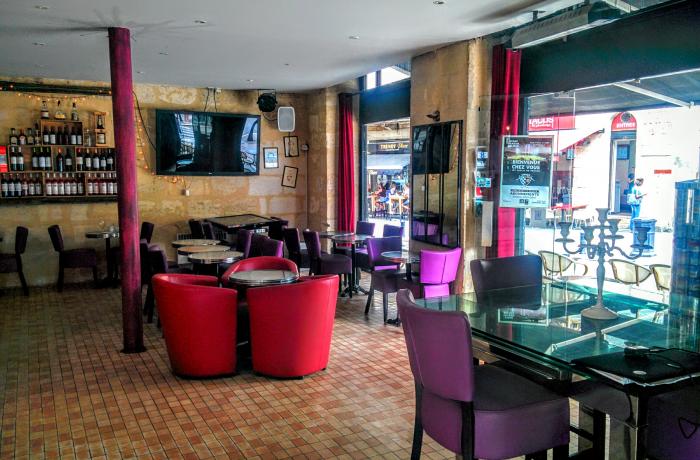 Le Bar-Pub le Riche à Bordeaux - L'intérieur