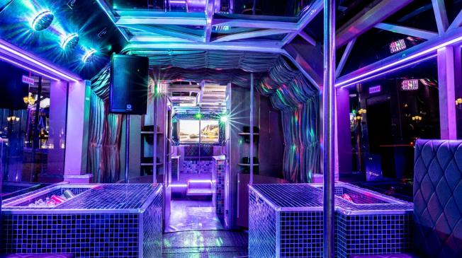 Privatiser Bus Discothèque Paris soirée amis - Le Double Bus