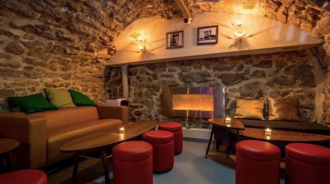 Le Bar le Z Cabaret Parisien à Paris 5 - le coin cosy de la cave