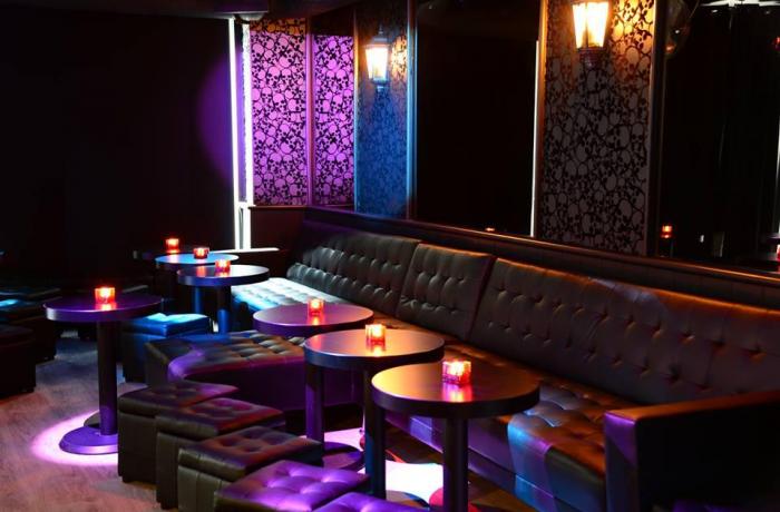 Le Club la serena à Paris 2 - Les canapés